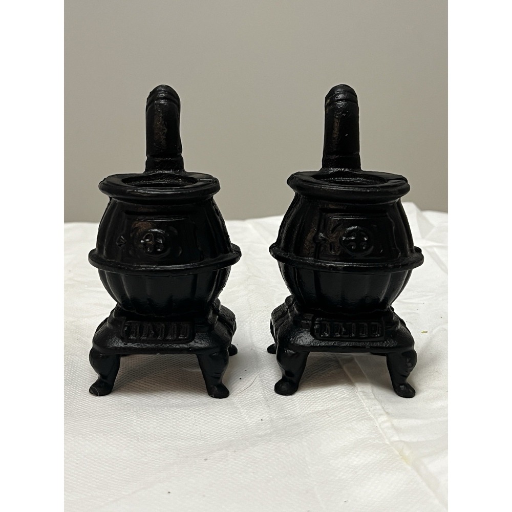 Vintage Cast Iron Mini Pot Belly Stove Dollhouse Farm Cottage Salesman Sample